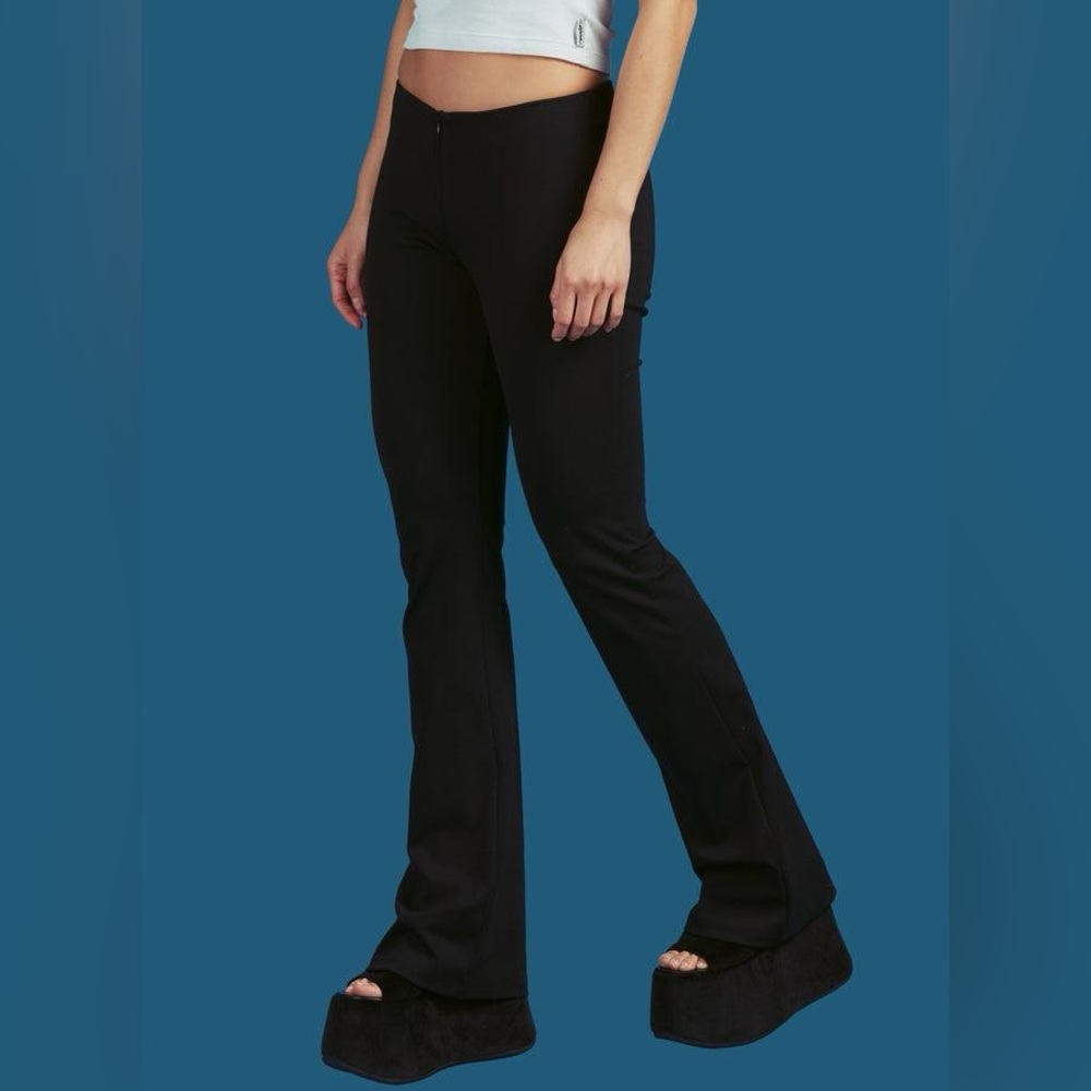 Unif black flare plant